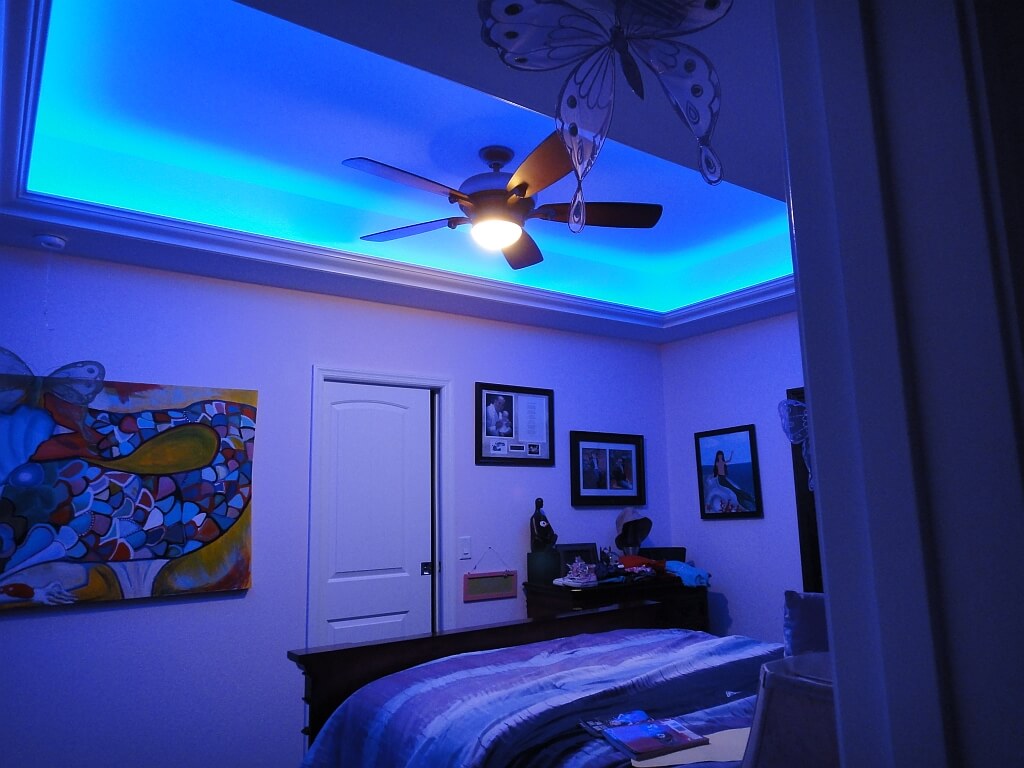Fita LED RGB em quarto